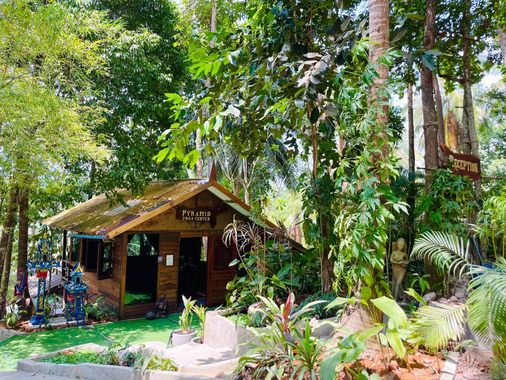 Pyramid Yoga Koh Phangan Exterior photo